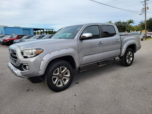 Used 2017 Toyota Tacoma Limited image 3
