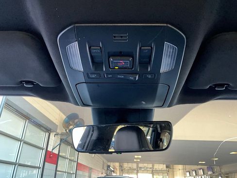 Used 2023 Toyota Highlander XSE image 17