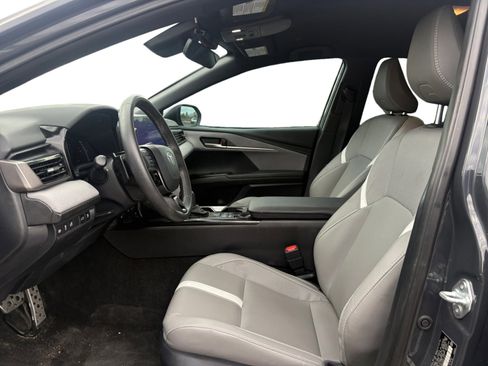 Used 2025 Toyota Camry SE image 10