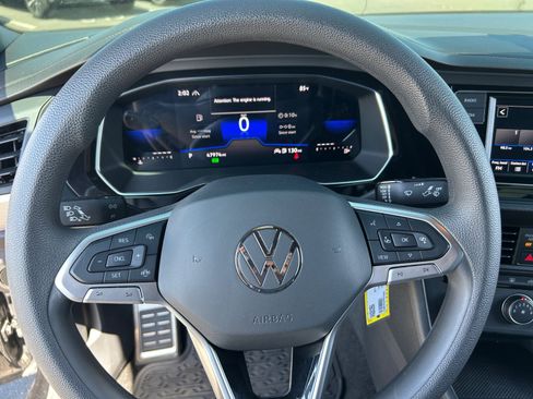 Used 2023 Volkswagen Jetta Sport image 9