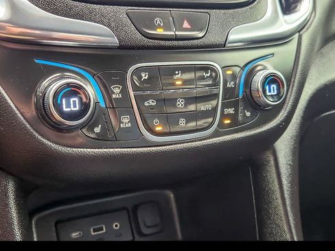 Used 2024 Chevrolet Equinox LT w/ LPO, Floor Liner Package FWD image 17