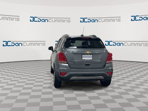 Used 2020 Chevrolet Trax LT w/ Sun & Sound Package FWD image 7