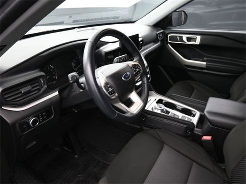 Used 2023 Ford Explorer XLT image 18