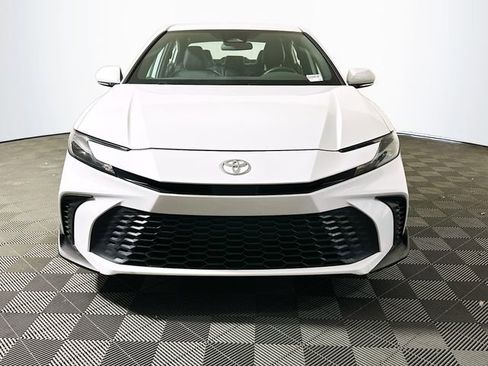 Certified 2025 Toyota Camry SE FWD image 4