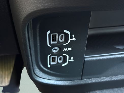 Used 2024 RAM 2500 Tradesman w/ Chrome Appearance Group AWD/4WD image 11