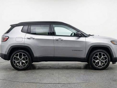 Used 2025 Jeep Compass Limited AWD/4WD image 11