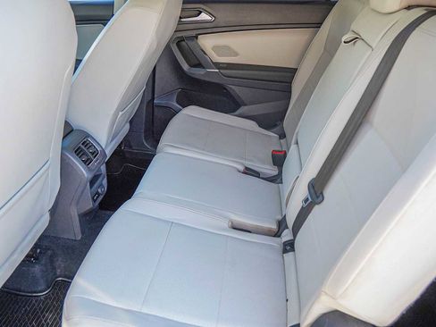 Used 2018 Volkswagen Tiguan SE image 28