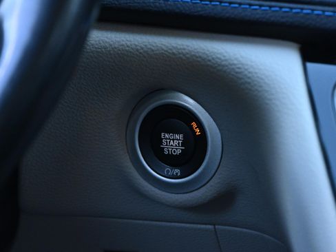 Used 2021 Chrysler Pacifica Touring-L image 25