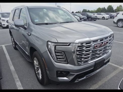 Used 2025 GMC Yukon Denali AWD/4WD image 3