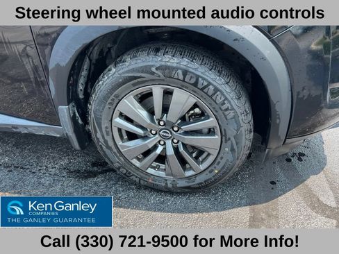 Used 2022 Nissan Pathfinder SV AWD/4WD image 21