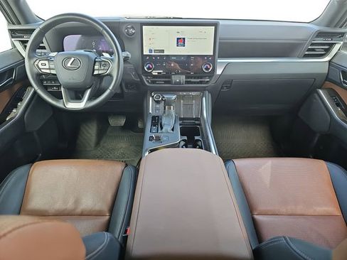 Used 2025 Lexus GX 550 w/ Accessory Package (2T) AWD/4WD image 9