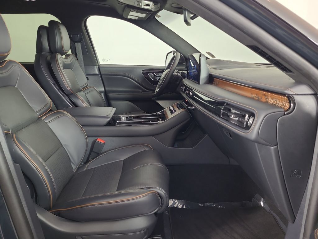 Used 2025 Lincoln Aviator Black Label AWD/4WD image 22