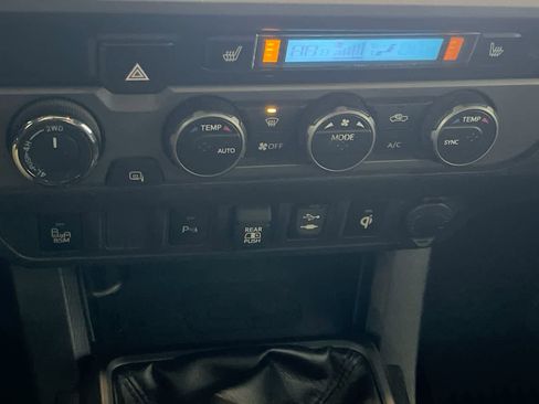 Used 2019 Toyota Tacoma TRD Off-Road w/ TRD Premium Off Road Package image 19