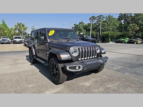 Used 2021 Jeep Wrangler Unlimited Sahara w/ Dual Top Group AWD/4WD image 37