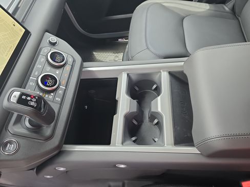 New 2025 Land Rover Defender 110 V8 image 24
