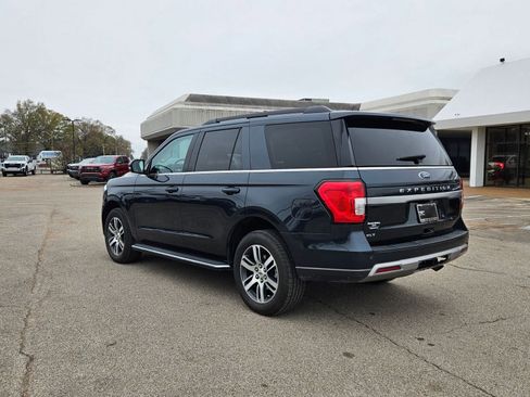 Used 2023 Ford Expedition XLT image 3