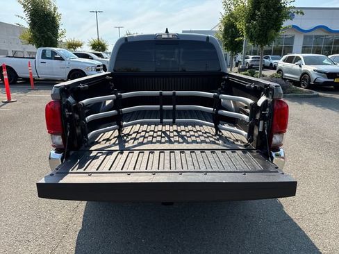 Used 2020 Toyota Tacoma SR5 AWD/4WD image 13