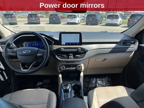 Used 2020 Ford Escape Titanium image 17