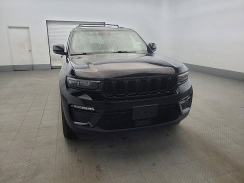 Used 2023 Jeep Grand Cherokee Limited w/ Black Appearance Package AWD/4WD image 14