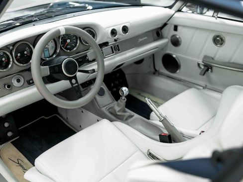 Used 1991 Porsche 911 Carrera image 2