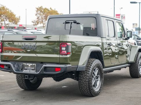 Used 2021 Jeep Gladiator Sport image 4