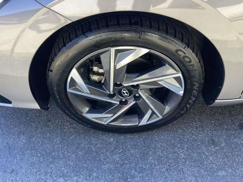 Certified 2024 Hyundai Elantra SEL w/ Convenience Package image 7