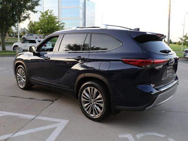 Used 2021 Toyota Highlander Platinum AWD/4WD image 5