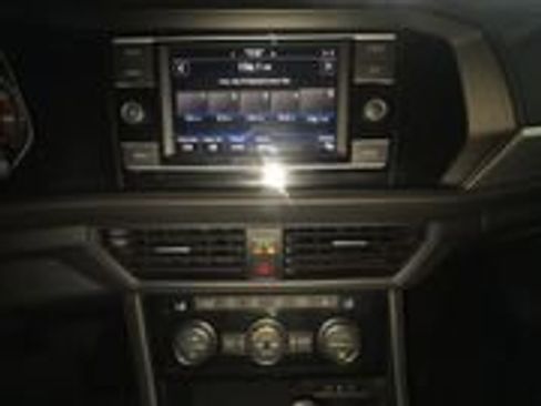 Used 2021 Volkswagen Jetta SE w/ SE Cold Weather Package FWD image 14