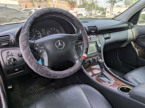 Used 2005 Mercedes-Benz C 240 4MATIC Sedan image 24