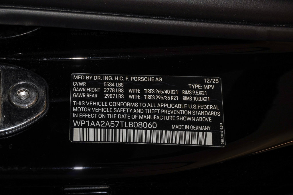 Certified 2026 Porsche Macan AWD/4WD image 30
