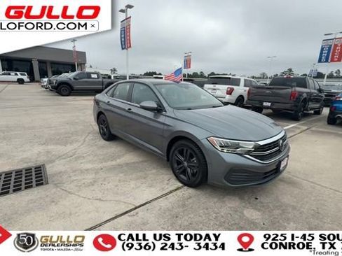 Used 2022 Volkswagen Jetta SE FWD image 2