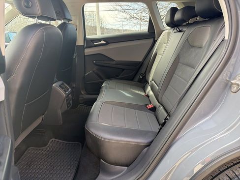 Used 2022 Volkswagen Taos SE image 18