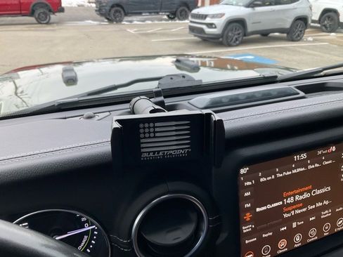 Used 2022 Jeep Wrangler Unlimited Sahara w/ Cold Weather Group image 16