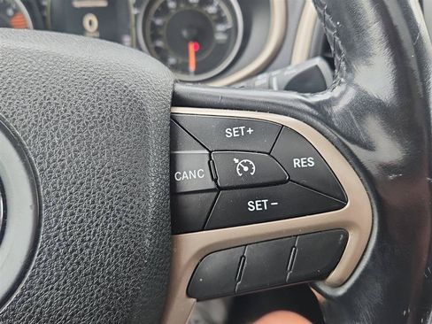 Used 2016 Jeep Cherokee Latitude w/ Comfort/Convenience Group AWD/4WD image 15