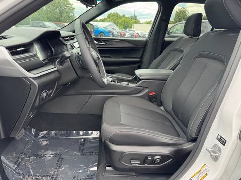 Certified 2024 Jeep Grand Cherokee Laredo X w/ Luxury Tech Group I AWD/4WD image 10