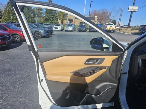 Used 2023 Nissan Rogue Platinum w/ Platinum Premium Package image 34