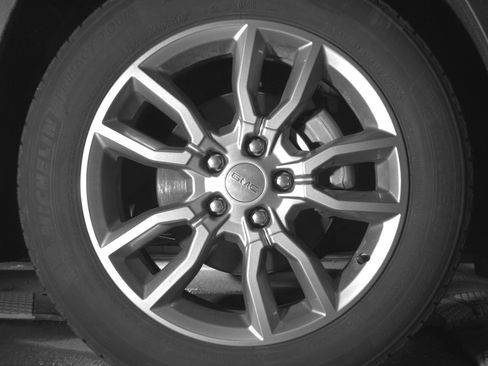 Used 2024 GMC Terrain SLT AWD/4WD image 13