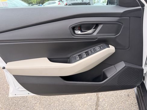 Used 2023 Honda Accord EX image 9