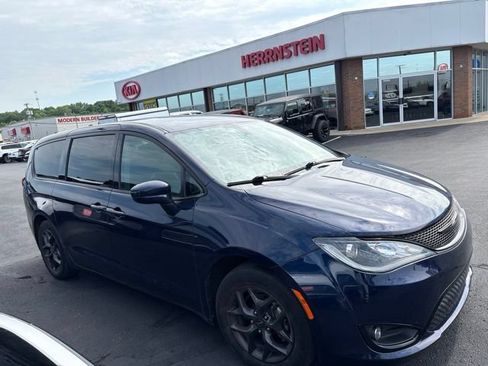 Used 2020 Chrysler Pacifica Touring w/ S Appearance Package FWD image 6