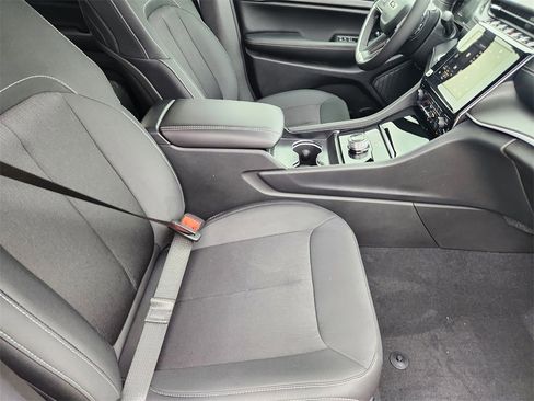 New 2025 Jeep Grand Cherokee Laredo w/ Luxury Tech Group I image 10