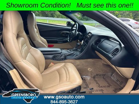 Used 2001 Chevrolet Corvette Convertible w/ Preferred Equipment Group1 RWD image 16