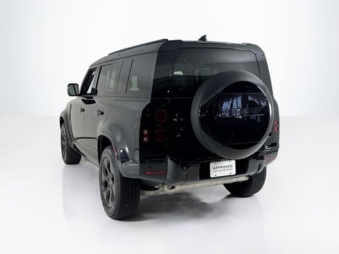 Used 2025 Land Rover Defender 110 X-Dynamic SE image 3