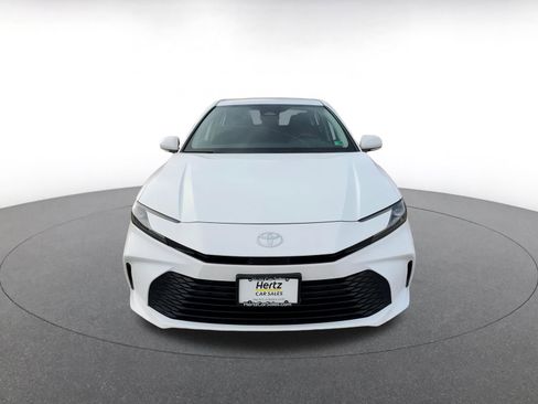 Used 2025 Toyota Camry LE image 4