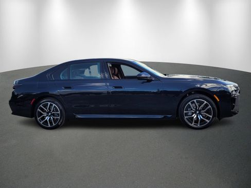 Used 2026 BMW 750e xDrive image 8