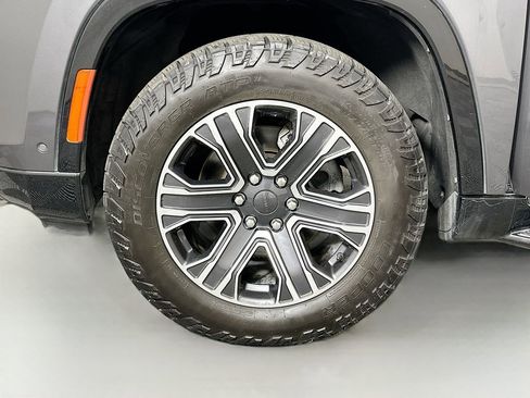 Used 2022 Jeep Wagoneer Series III AWD/4WD image 33