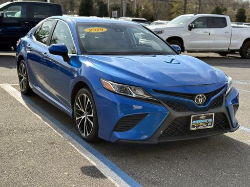 Used 2019 Toyota Camry SE FWD image 5