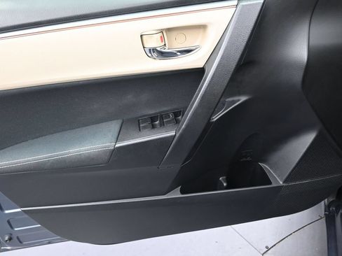 Used 2015 Toyota Corolla LE FWD image 11