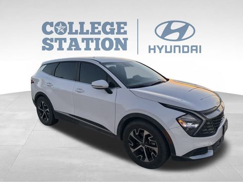 Used 2023 Kia Sportage EX image 3