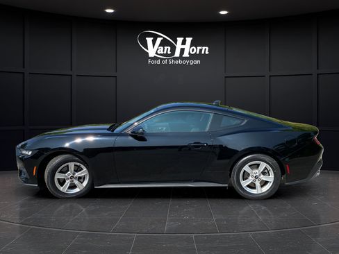 Used 2024 Ford Mustang Coupe RWD image 4