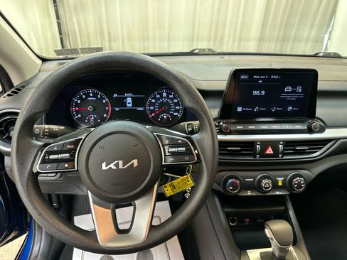 Used 2023 Kia Forte LXS image 3